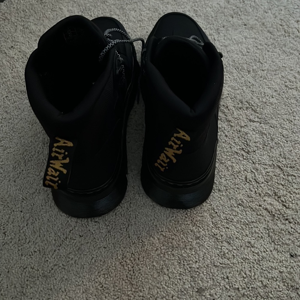 Dr. Martens Air Wait with soles bouncing - Picture 6 of 10